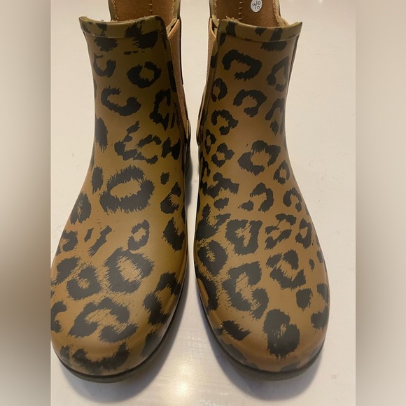 Hunter Black and Yellow Leopard Print Boots - Picture 9 of 10